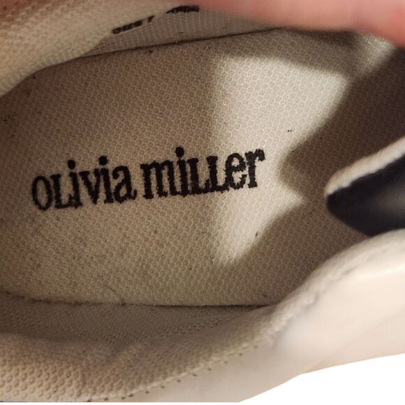 Olivia Miller Pom Pom Shoe, Woman's size 7, Black & White Slip-on, Pre-owned - Picture 6 of 10